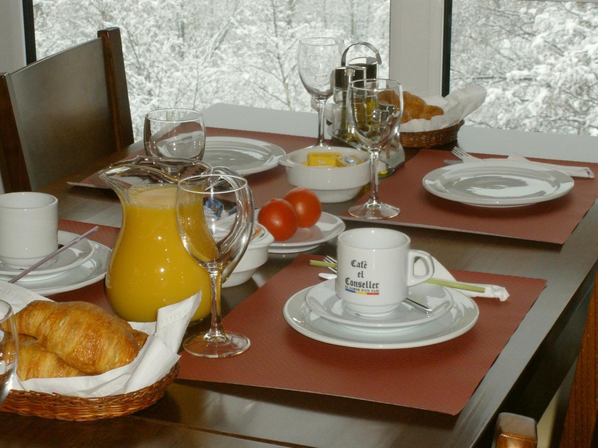 Aparthotel Rialb El Serrat Zewnętrze zdjęcie