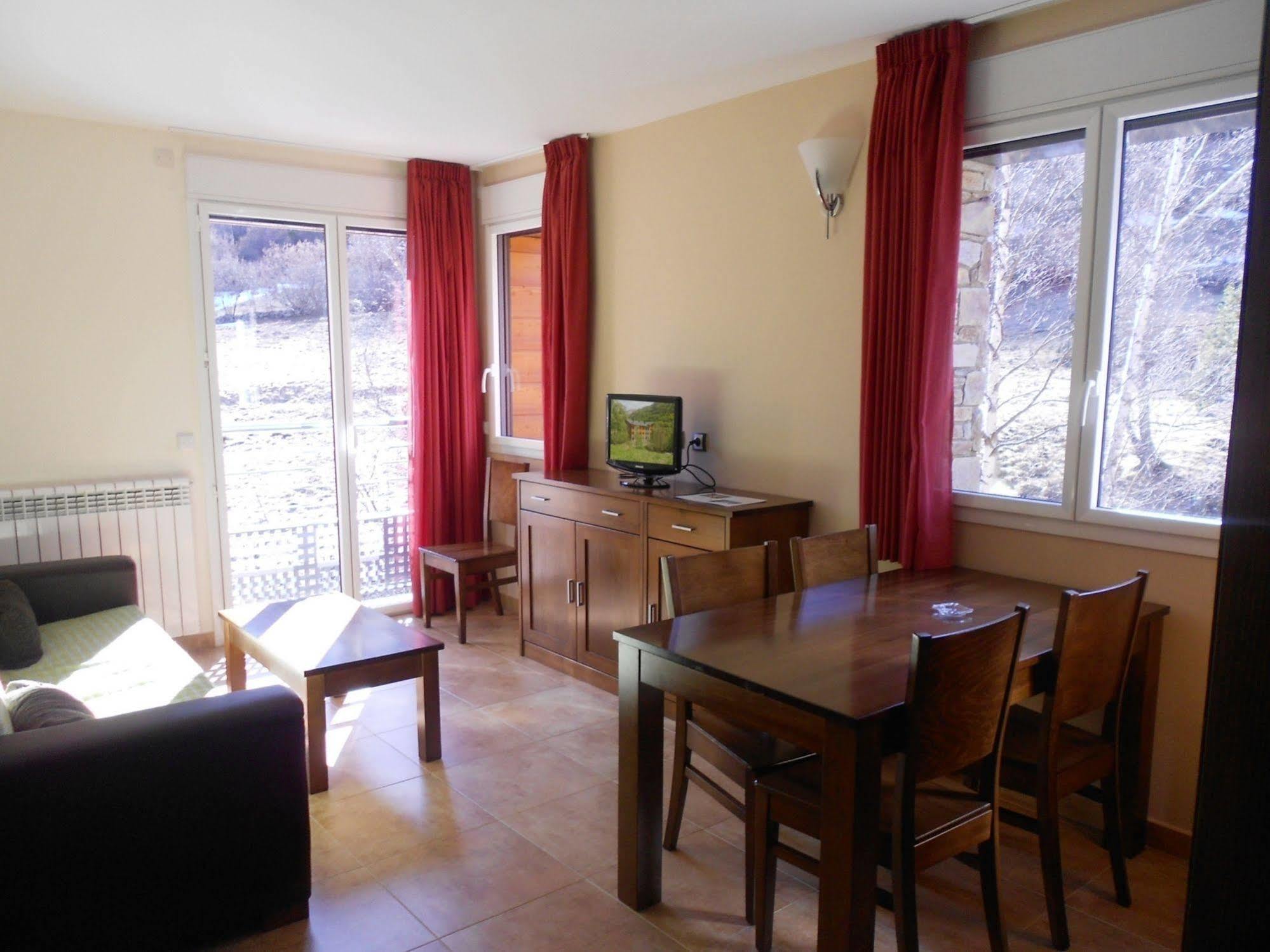 Aparthotel Rialb El Serrat Zewnętrze zdjęcie