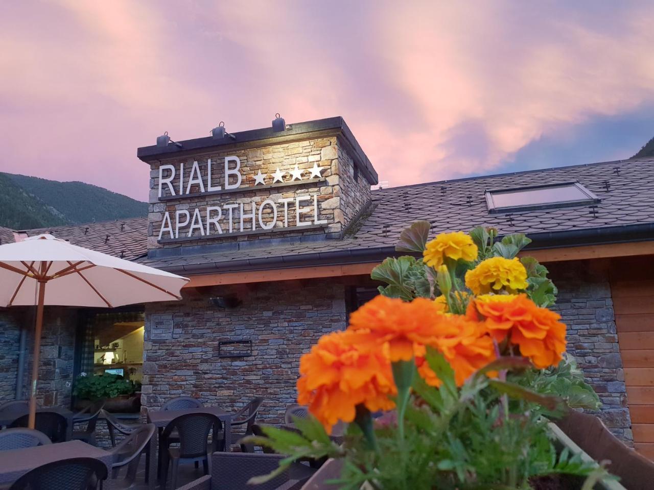 Aparthotel Rialb El Serrat Zewnętrze zdjęcie